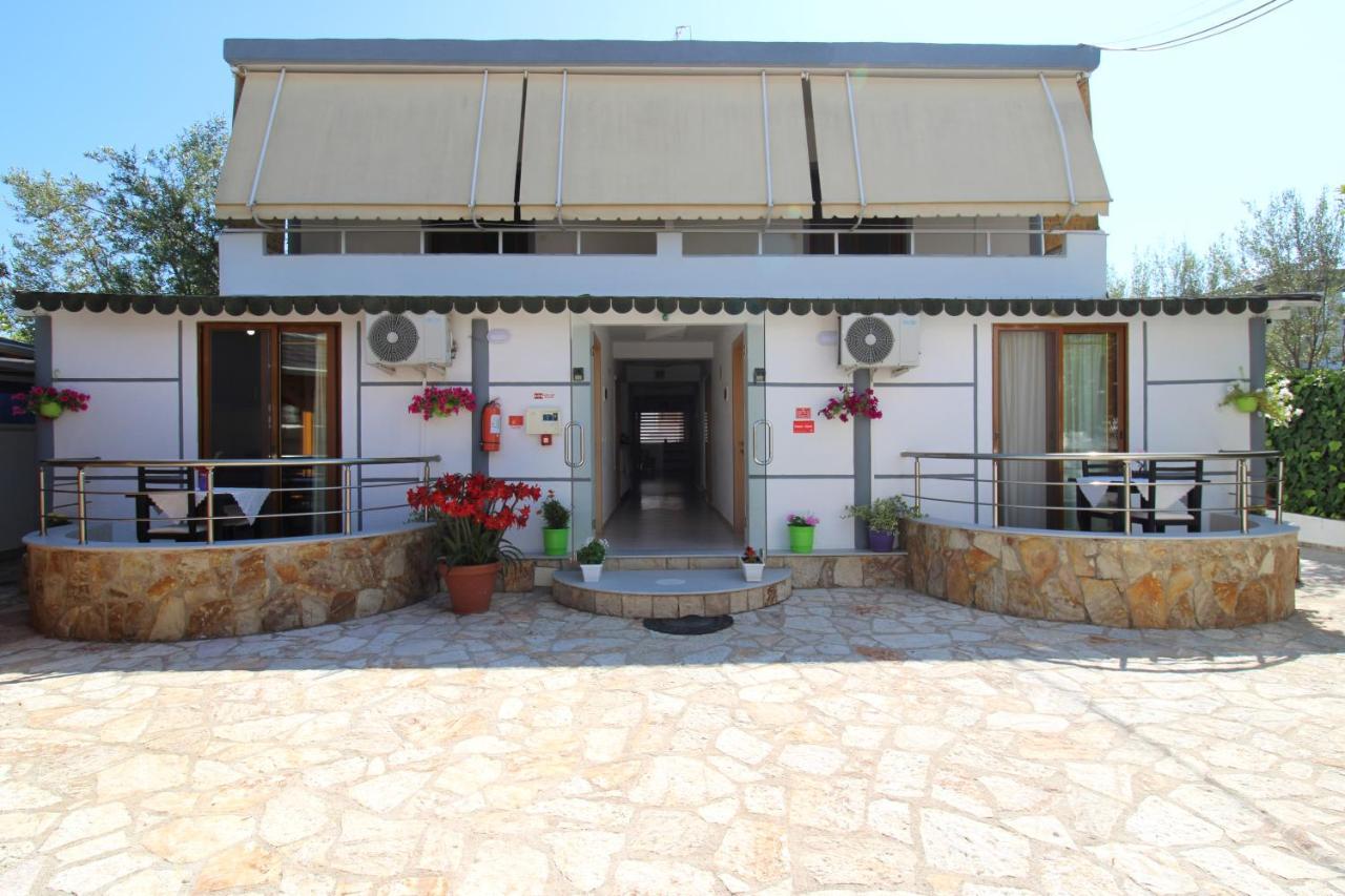 Vila Reni Risi 사밀 외부 사진